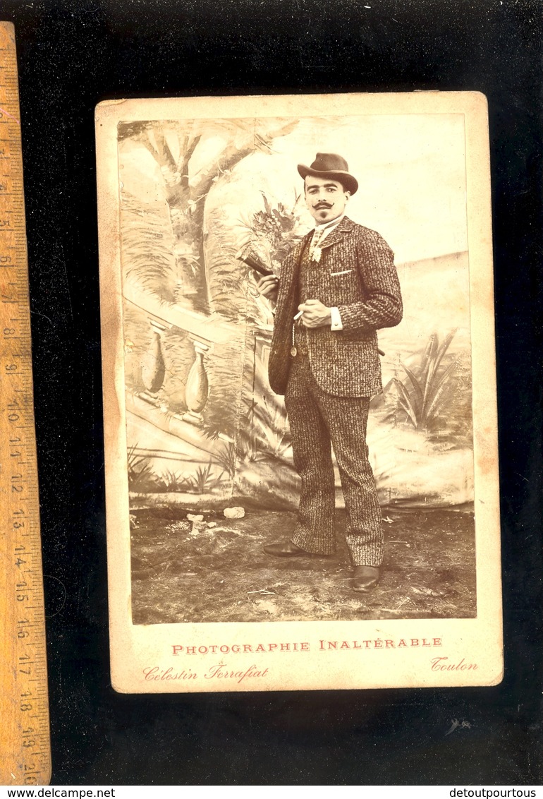 Photographie Cabinet : Homme Costume Mode 1900  / Atelier Photographe C FERRAFIAT 3 Rue Masséna TOULON Var - Personnes Anonymes