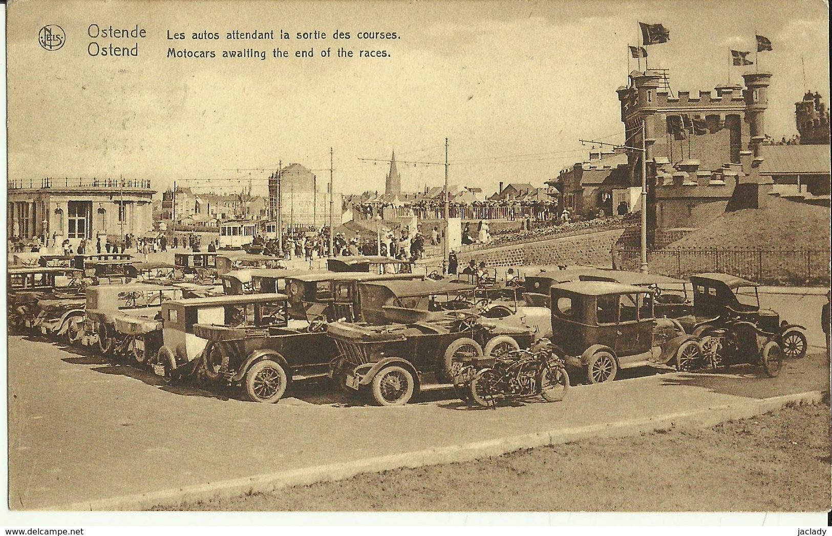 Ostende -- Les Autos Attendant La Sortie Des Courses.    ( 2 Scans ) - Oostende