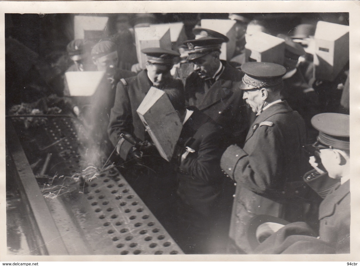 PHOTO ORIGINALE (13X18) Apres Le Lancement Du Richelieu M CAMPINCHI Ministre De La Marine A Posé Le 1er Rivet - Boten