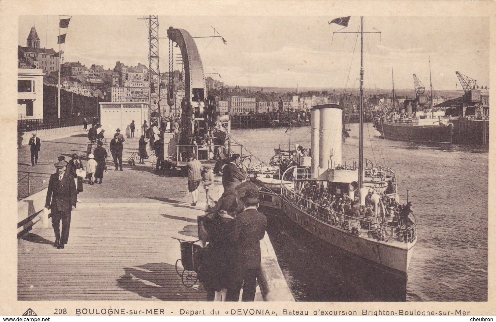 62. BOULOGNE SUR MER. CPA.SEPIA  ANIMATION . DÉPART DU " DEVONIA " EXCURSION BRIGHTON - BOULOGNE - Boulogne Sur Mer