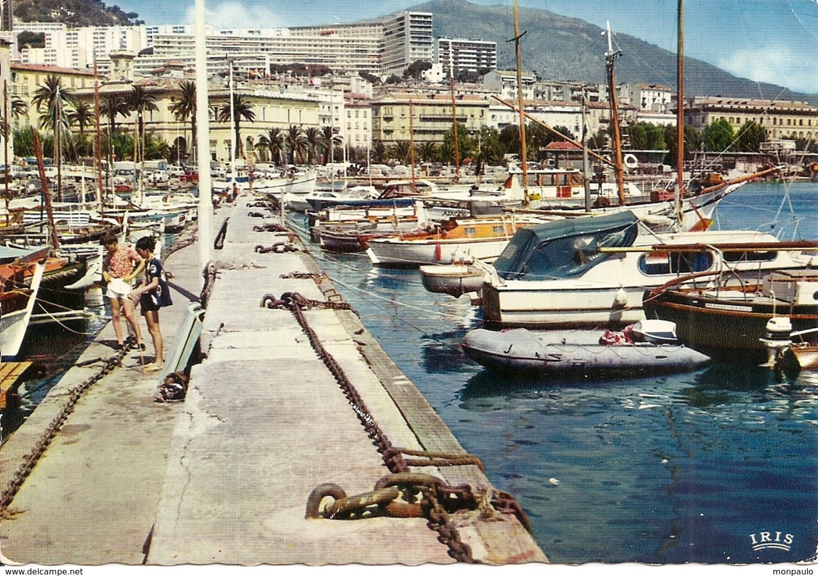 20. (2A). CPM. Corse Du Sud. Ajaccio. Le Port De Plaisance. Vue Sur La Ville (animée, Touristes, Bateaux) - Ajaccio