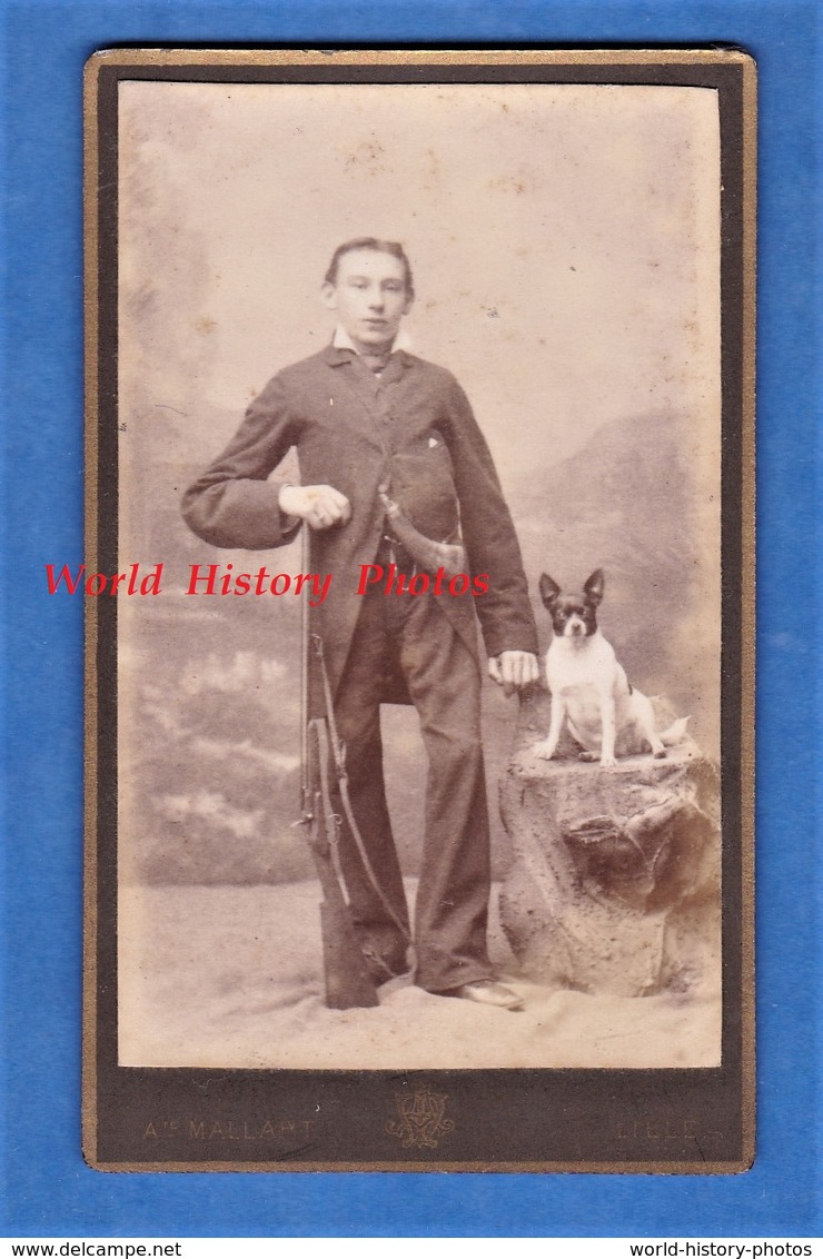 Photo Ancienne CDV Vers 1890 - LILLE - Beau Portrait Garçon Chasseur Avec Son Chien & Fusil - A. Mallart - Chasse - Anciennes (Av. 1900)