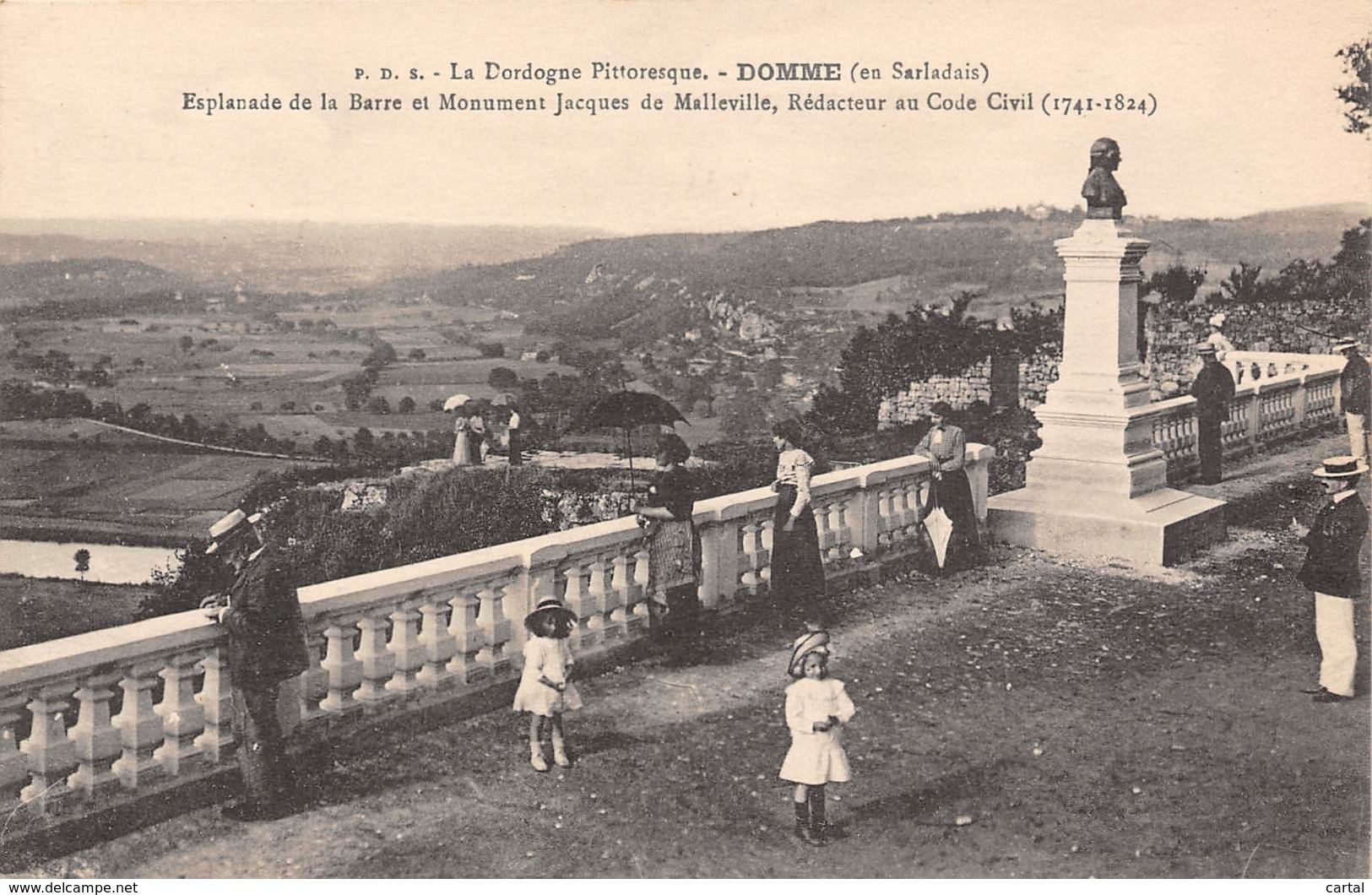 24 - DOMME (en Sarladais) - Esplanade De La Barre Et Monument Jacques De Malleville, Rédacteur Au Code Civil - Autres & Non Classés