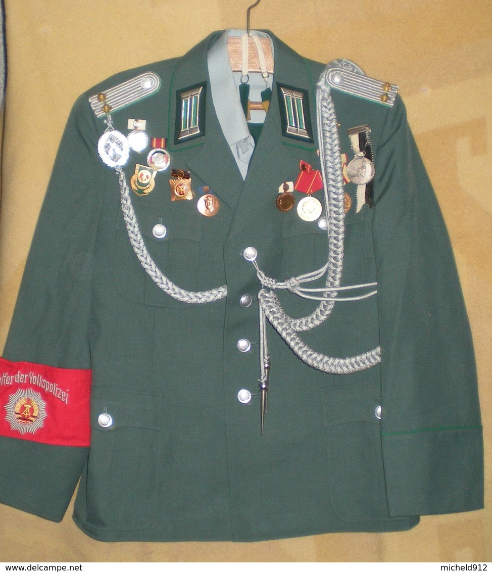 TENUE COMPLETE VOPO ALLEMAGE DE L'EST ANNEE 70 - Uniformes