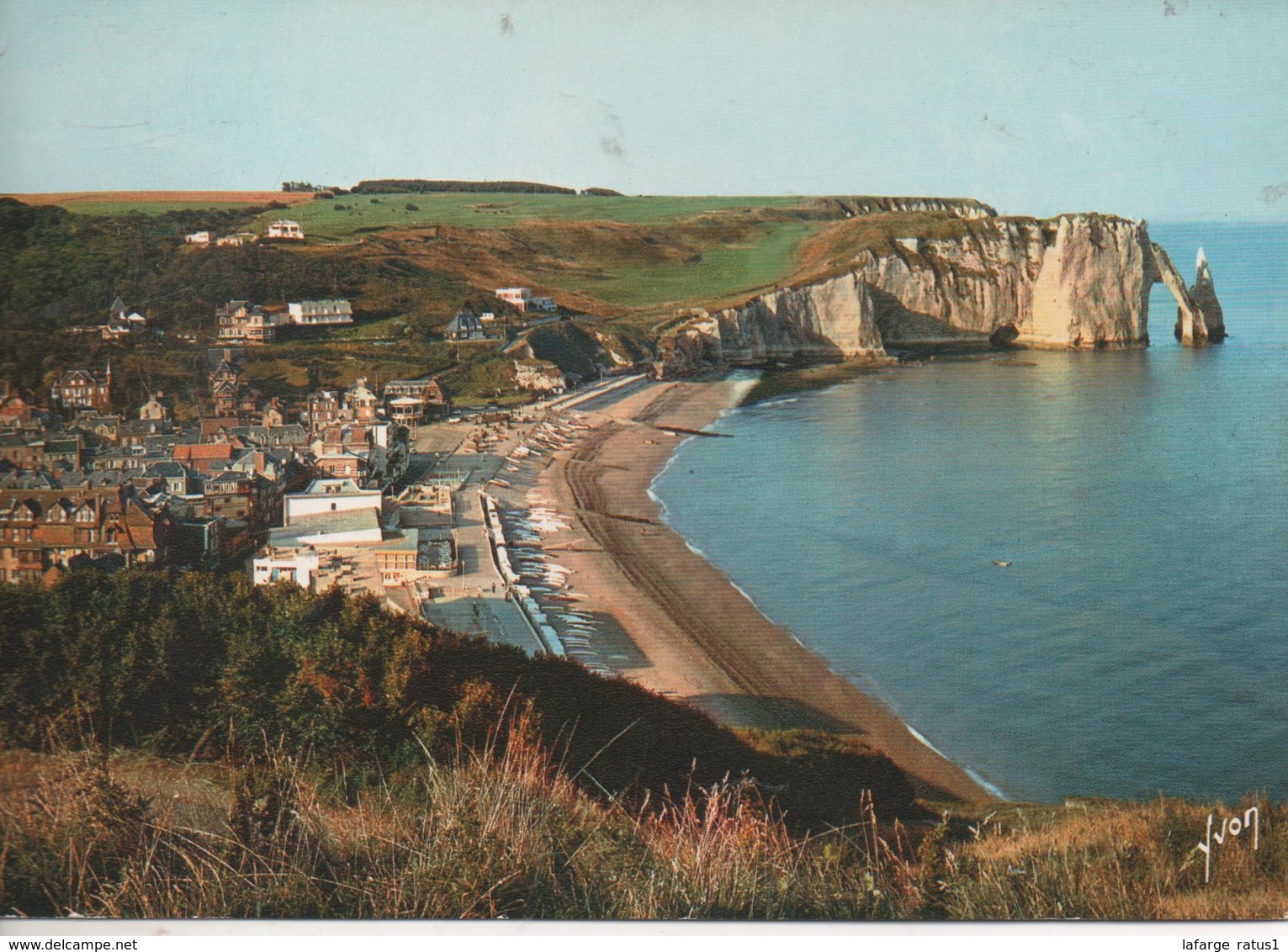 ETRETAT LA PLAGE LES FALAISES LA PORTE D AVAL ET L AIGUILLE - Etretat