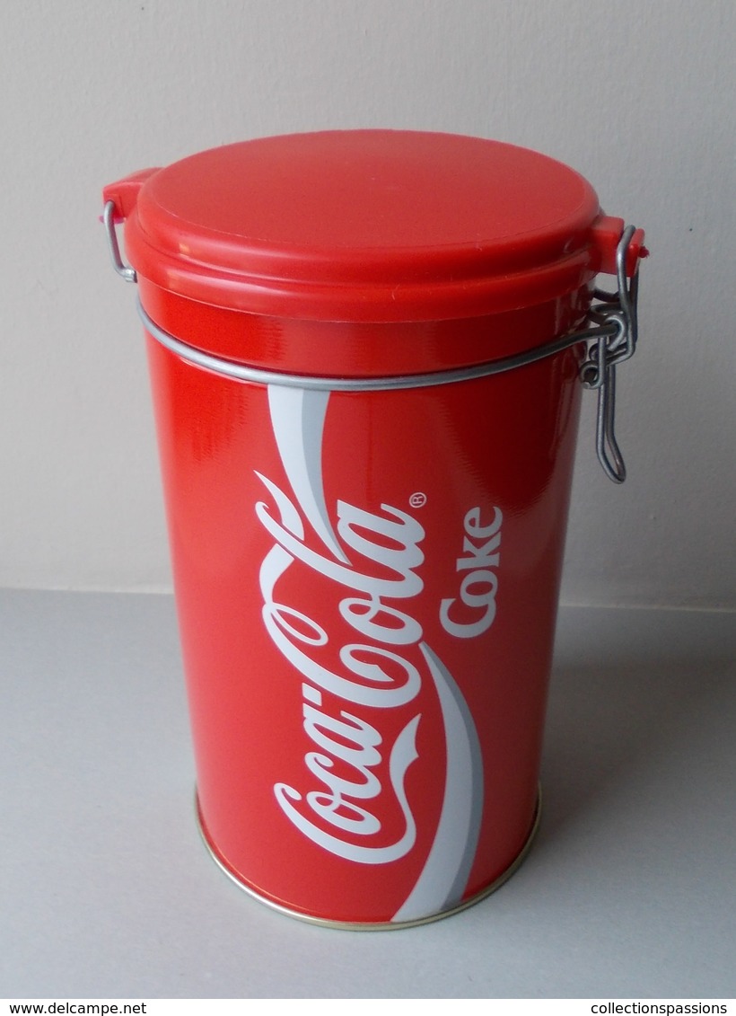 - Boite. COCA COLA - - Household Necessity