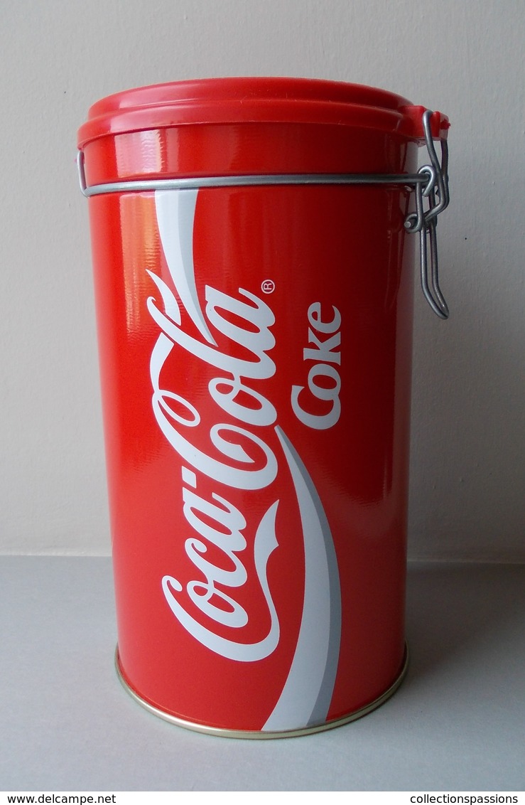 - Boite. COCA COLA - - Huishoudartikelen