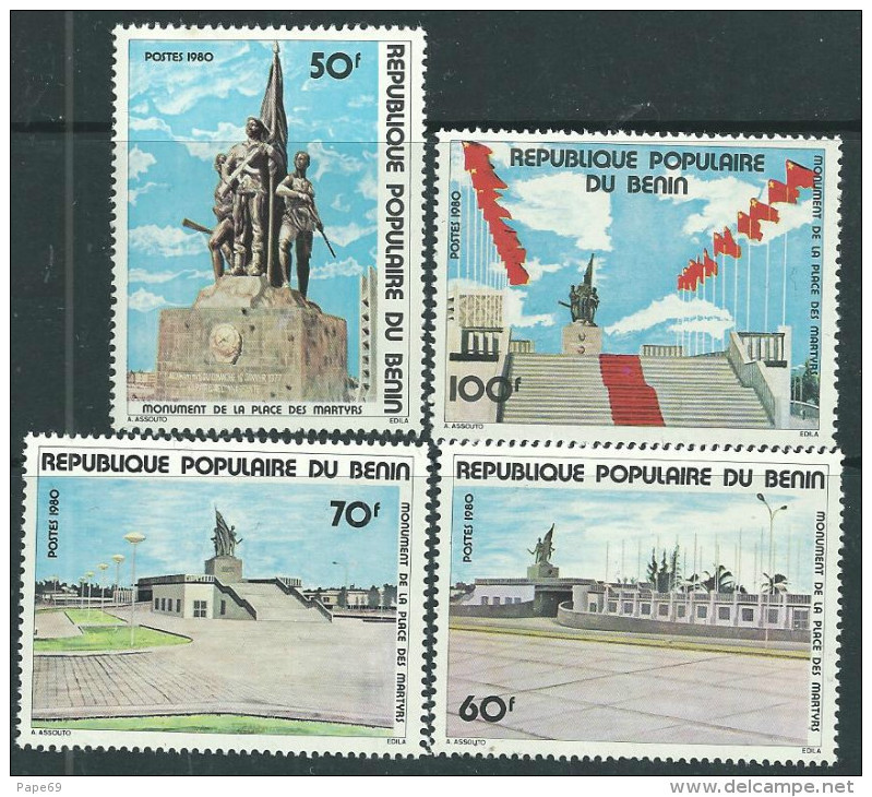 Bénin  N° 467 / 70 X Monuments De La Place Des Martyrs. Les 4 Valeurs  Trace De Charnière Sinon TB - Bénin – Dahomey (1960-...)