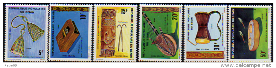 Benin N° 478 / 83 X Instruments De Musique Traditionnelle,  Les 6 Valeurs  Trace De Charnière Sinon TB - Bénin – Dahomey (1960-...)