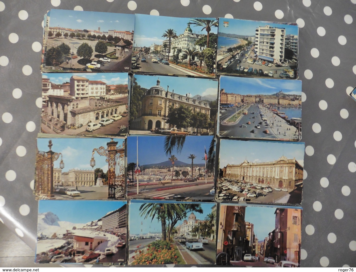 LOT DE 450 CARTES POSTALES  VOITURES DANS LA VILLE - 500 CP Min.