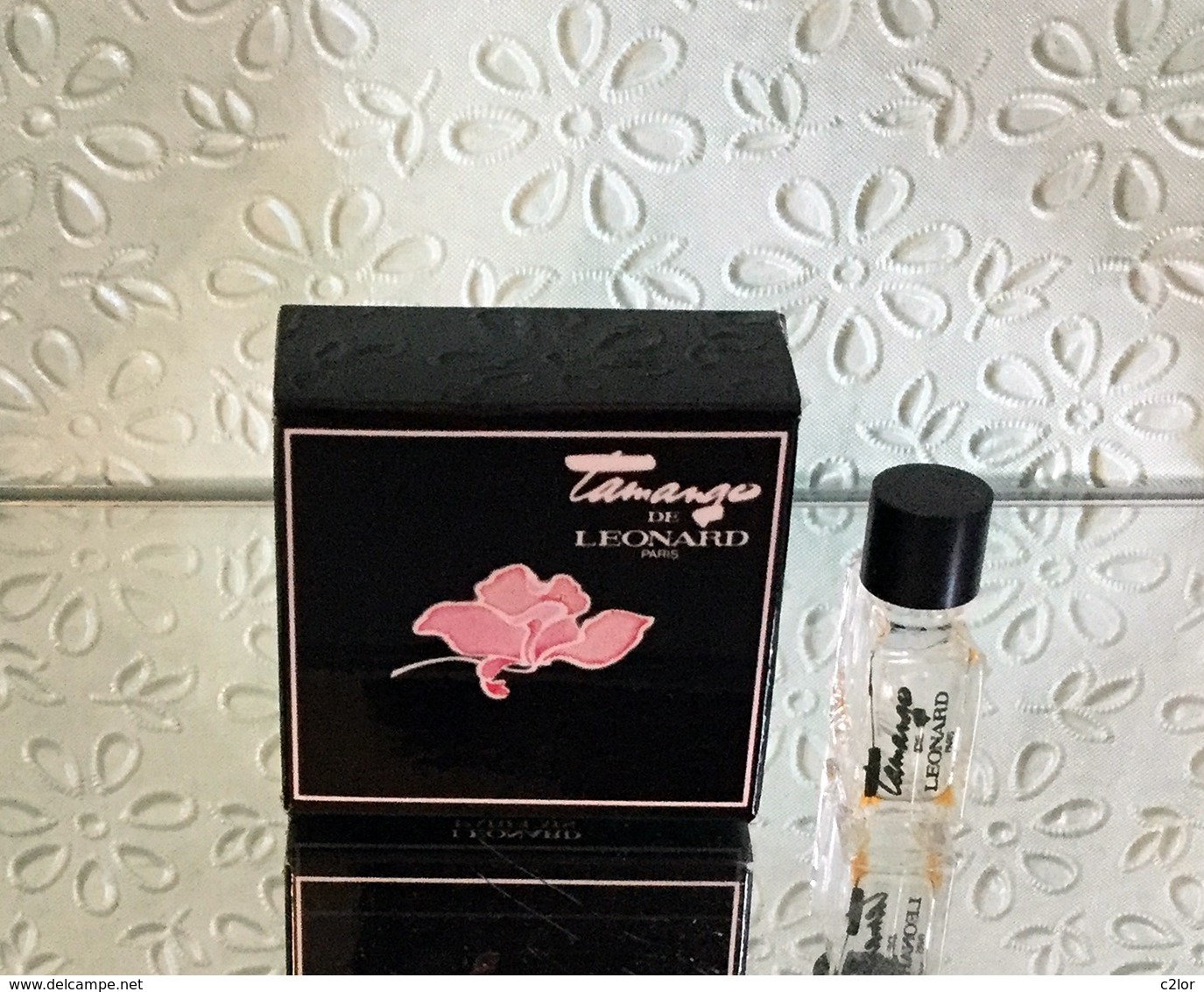 Miniature "TAMANGO" De LEONARD   Parfum  1 Ml Dans Sa Petite Boite VIDE DE SON PARFUM (M076) - Miniaturen Flesjes Dame (met Doos)