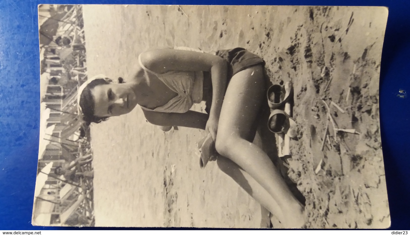 FEMME SUR LA PLAGE  MODE MAILLOT DE BAIN - Pin-Ups