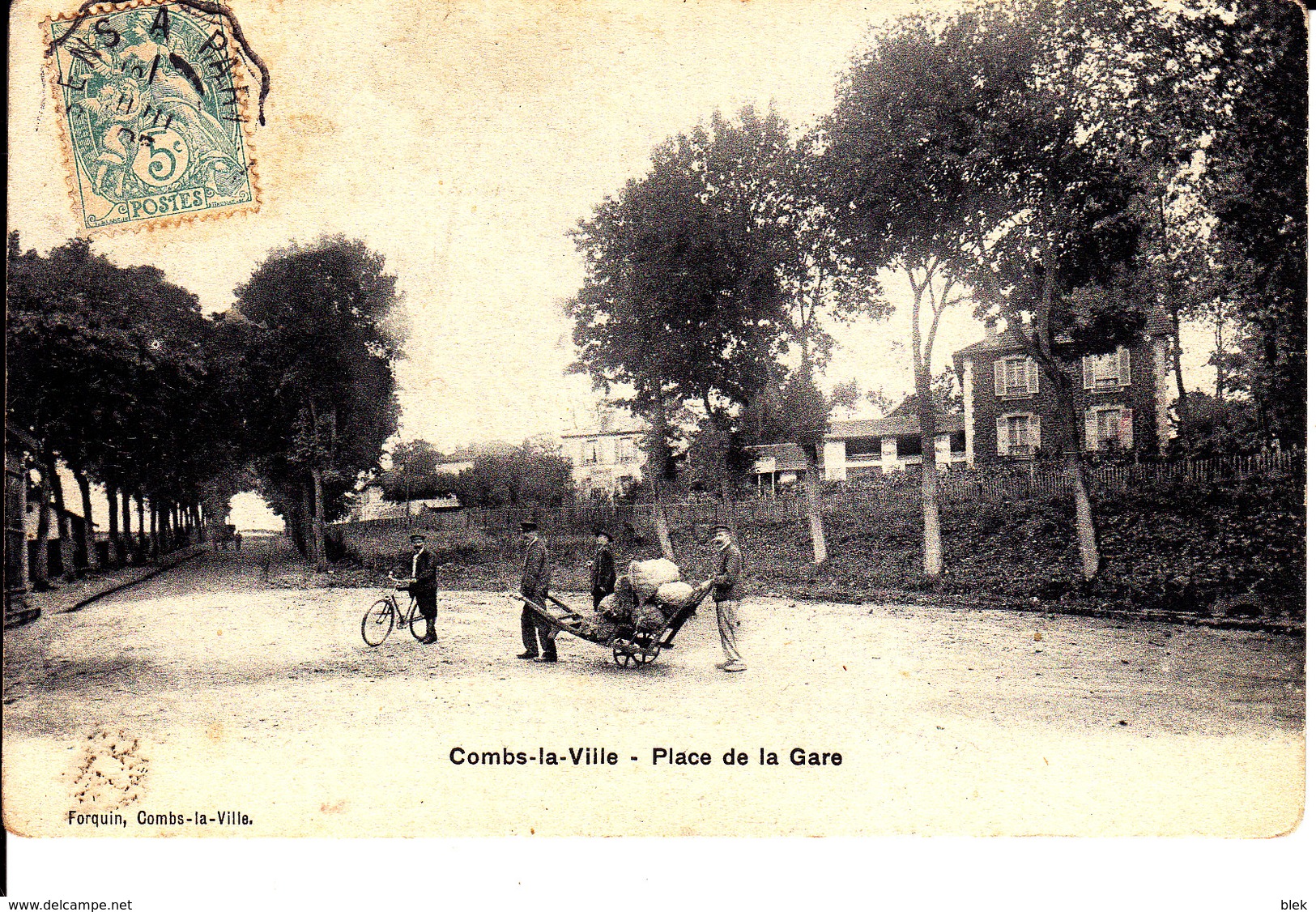 77 . Seine Et Marne .  Combs La Ville . Place De La Gare . - Combs La Ville