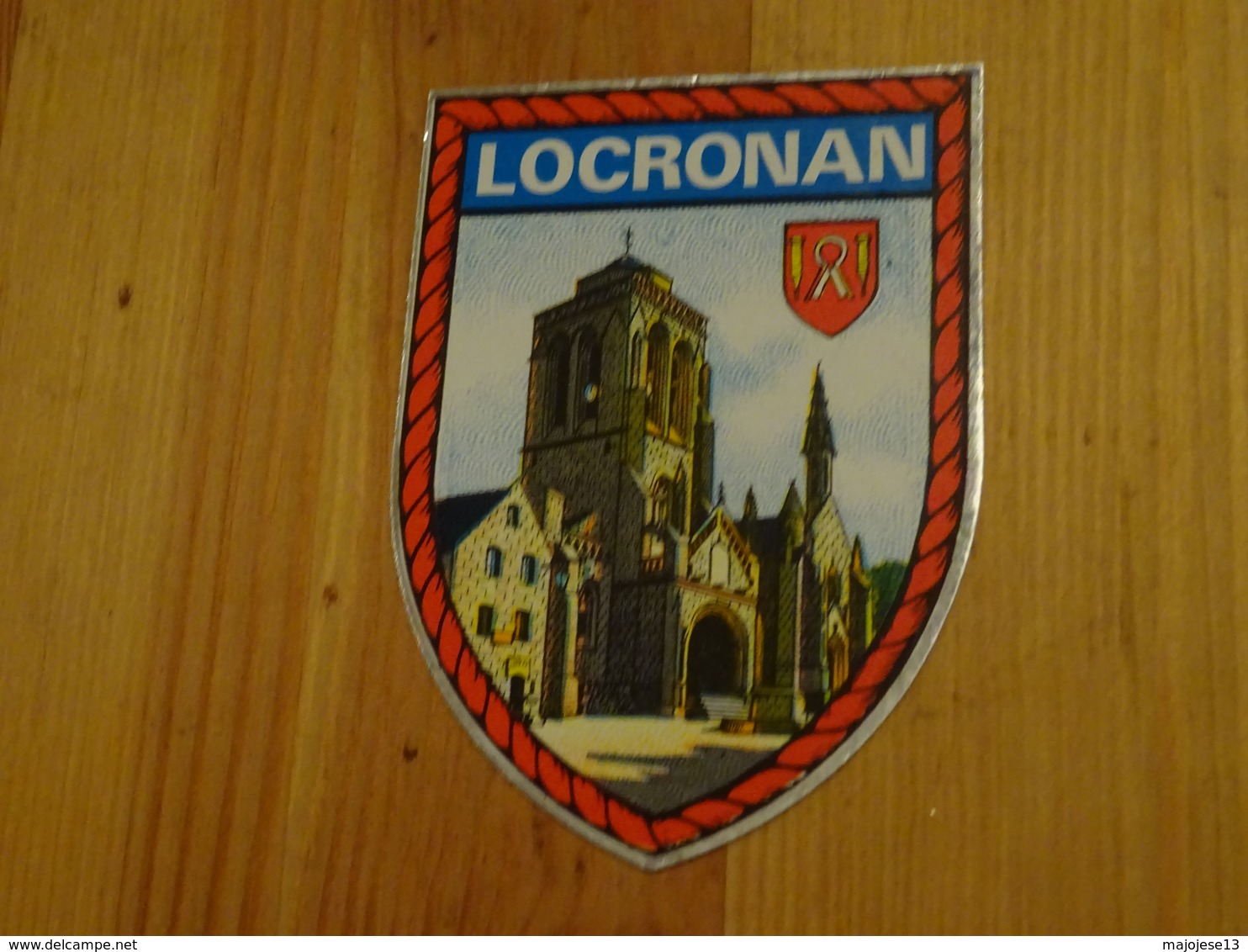 Blason écusson Adhésif Autocollant Locronan église Et Blason (Finistère) - Obj. 'Souvenir De'