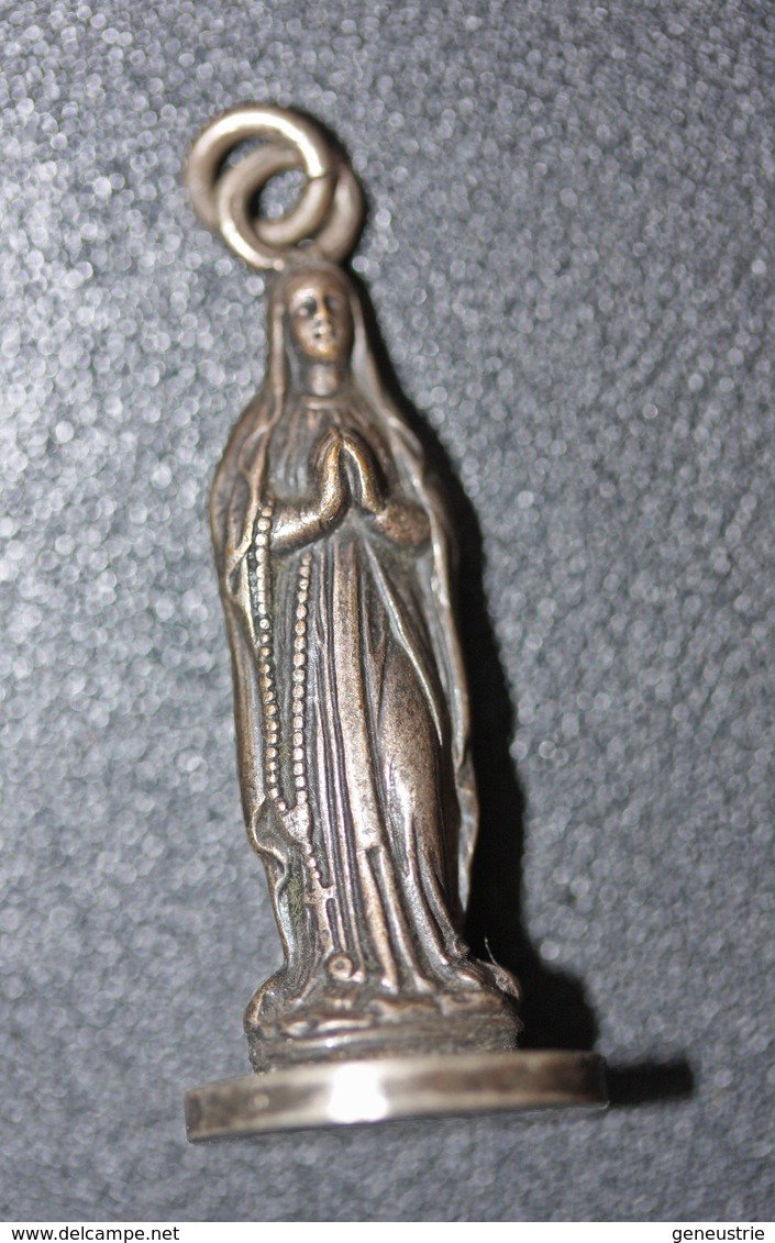Statuette-pendentif Médaille Religieuse Début XXe Métal Argenté "Statuette De La Vierge" Religious Medal - Religion & Esotérisme