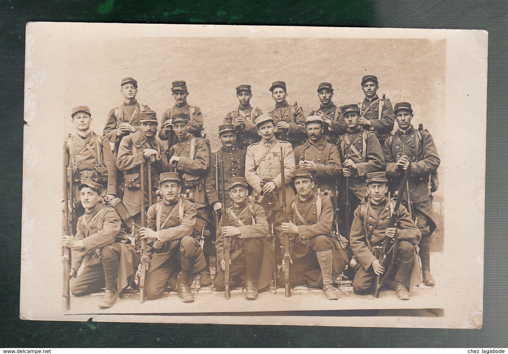 CPA (Milit.) Groupe De Militaires Armés - Carte Photo Non Datée, Non Située - Personaggi