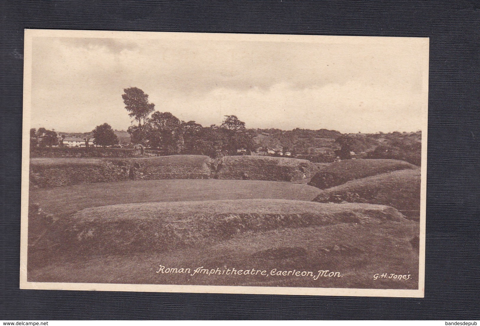 UK Caerleon  Roman Amphitheatre ( G.H. Jones) - Autres & Non Classés