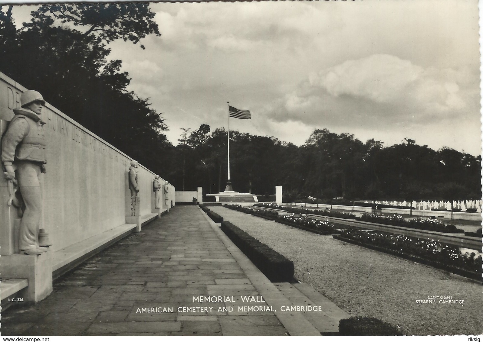 Cambridge . American Cemetary And Memorial. United Kingdom. 3 Cards.  A-22 - Cambridge