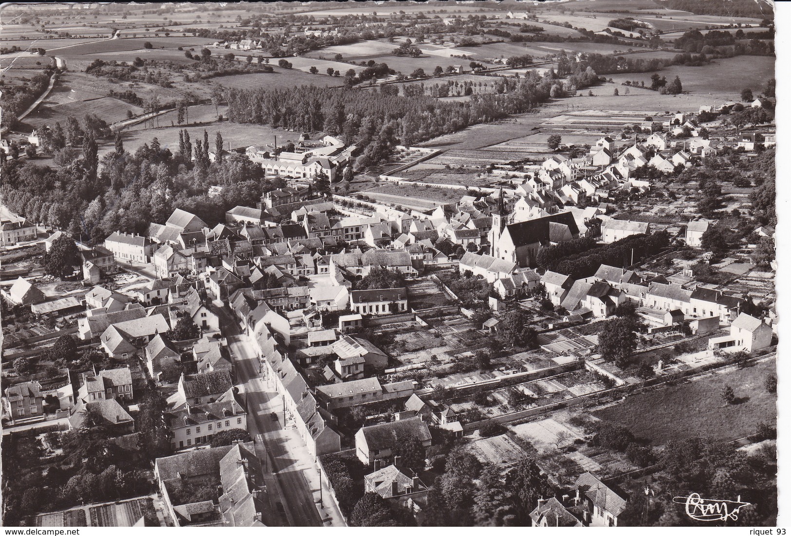 NEUVY-sur-LOIRE - Vue Générale Aérienne Et La Rue Jean-Jaurès - Other & Unclassified