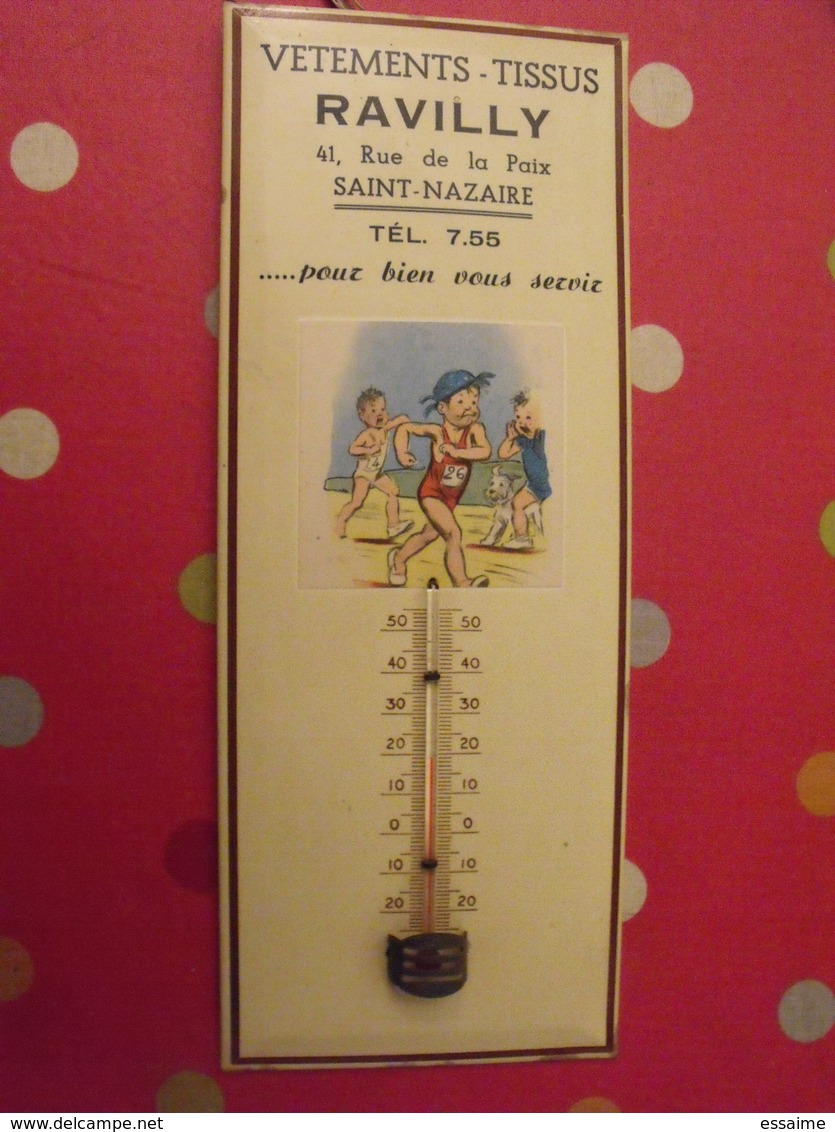 Vetements-tissus Ravilly, Saint-Nazaire. Thermomètre. Germaine Bouret (? Car Non Signé). Vers 1950-60. Glacoïde - Autres & Non Classés