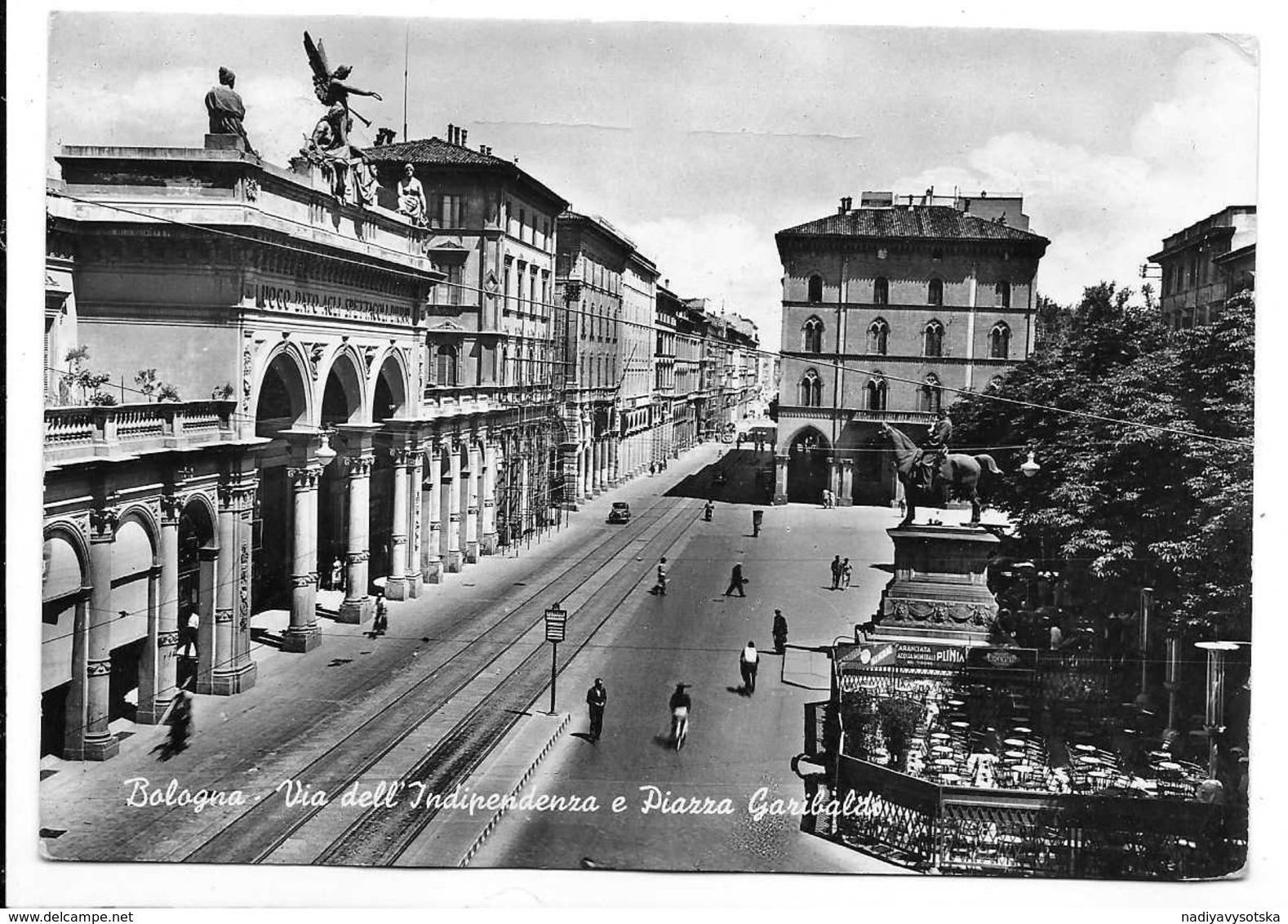 Bologna. Via Dell'Indipendenza E Piazza Garibaldi. Tabella Birra Pedavena A Destra Sull'ultima Recinzione. - Bologna