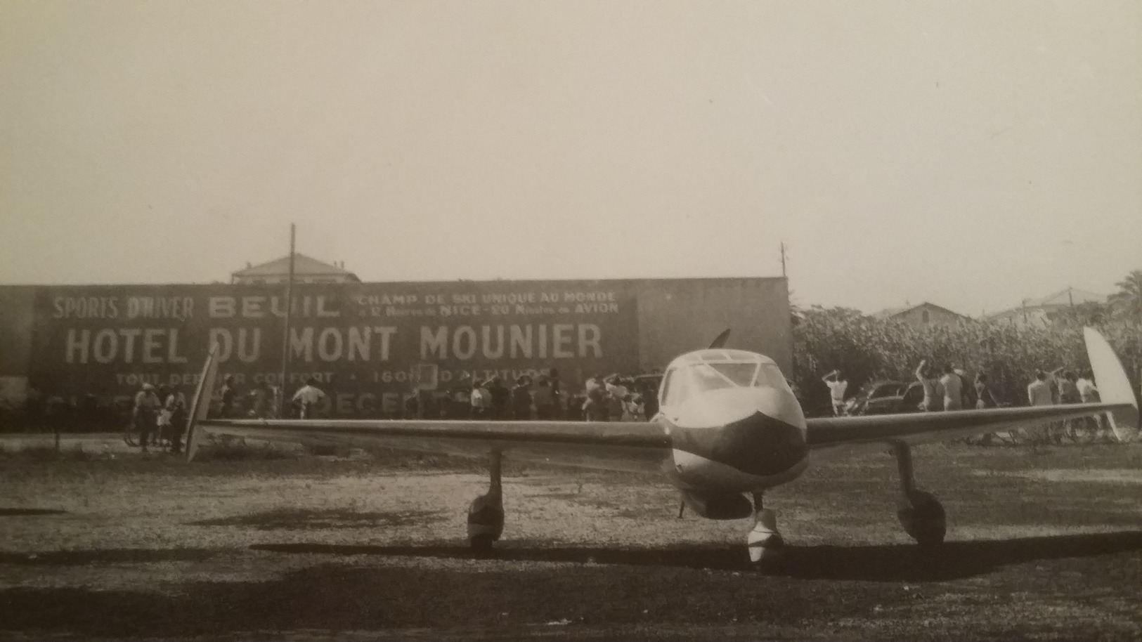 Rare Et Ancienne Photo D'un Avion A Breuil ( Hotel Du Mont Mounier ) - Aviation