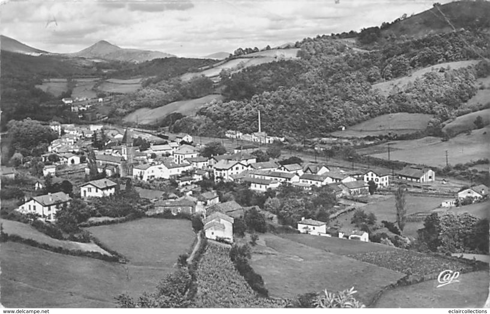 Saint Etienne De Baigorry      64     Vue Générale 3         (voir Scan) - Saint Etienne De Baigorry