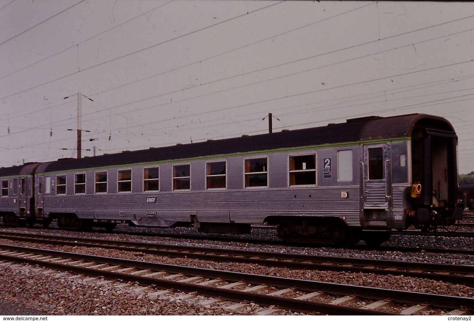 Photo Diapo Diapositive Slide Train Wagon Voiture Voyageurs INOX SNCF à Conflans Le 26/06/1993 VOIR ZOOM - Diapositives