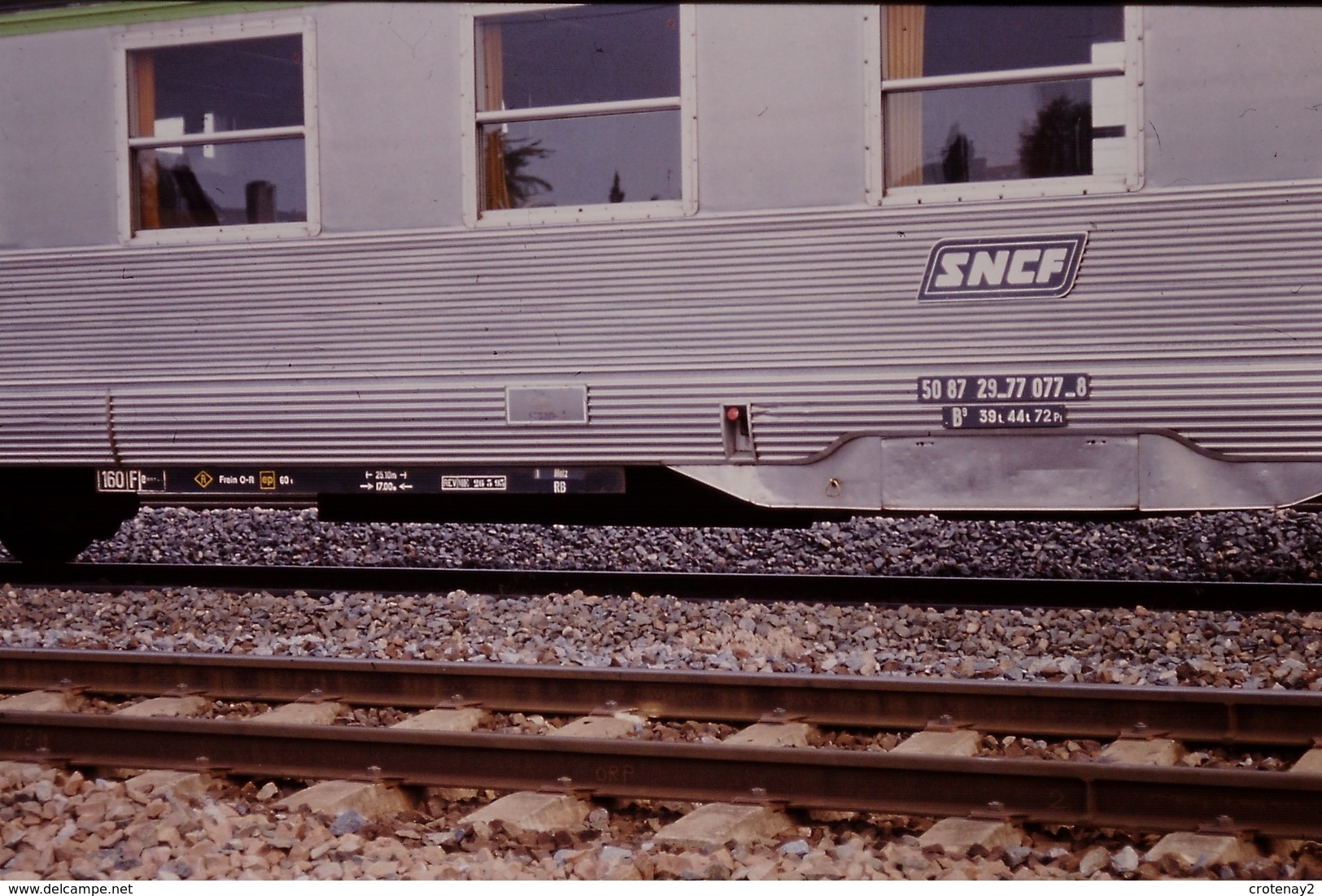 Photo Diapo Diapositive Slide Train Wagon Voiture Voyageurs INOX SNCF à Conflans Le 26/06/1993 VOIR ZOOM - Diapositive