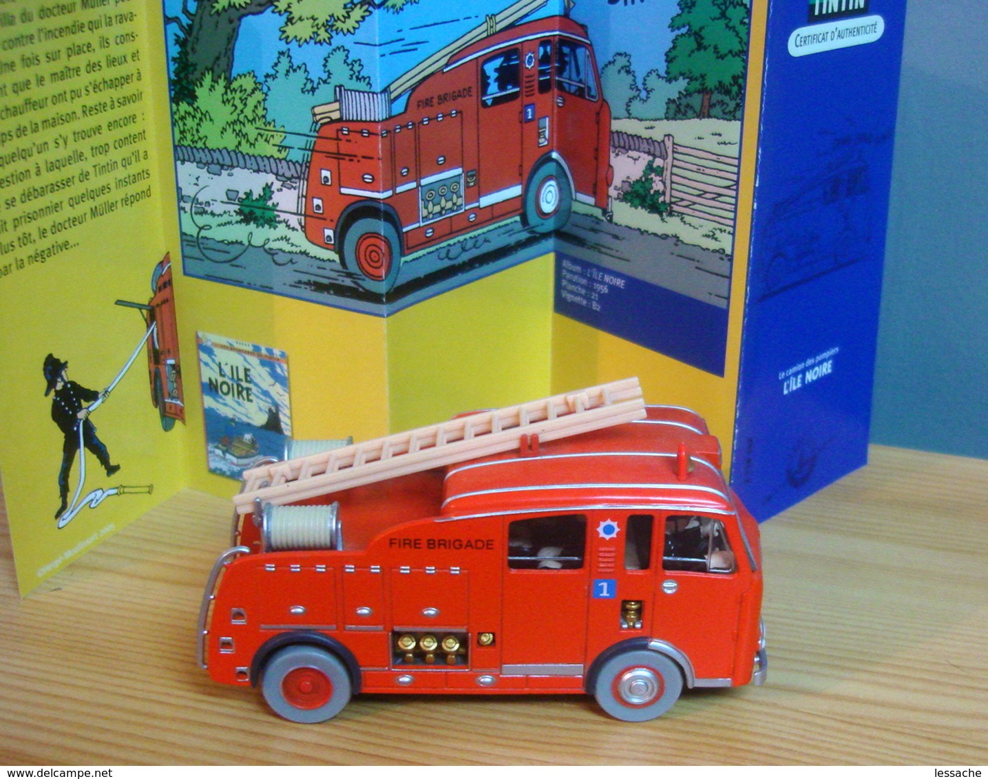 VOITURE LE CAMION DES POMPIERS DENNIS F 101 DE 1955, 1/43, Tintin Et L'Ile Noire - Tim & Struppi