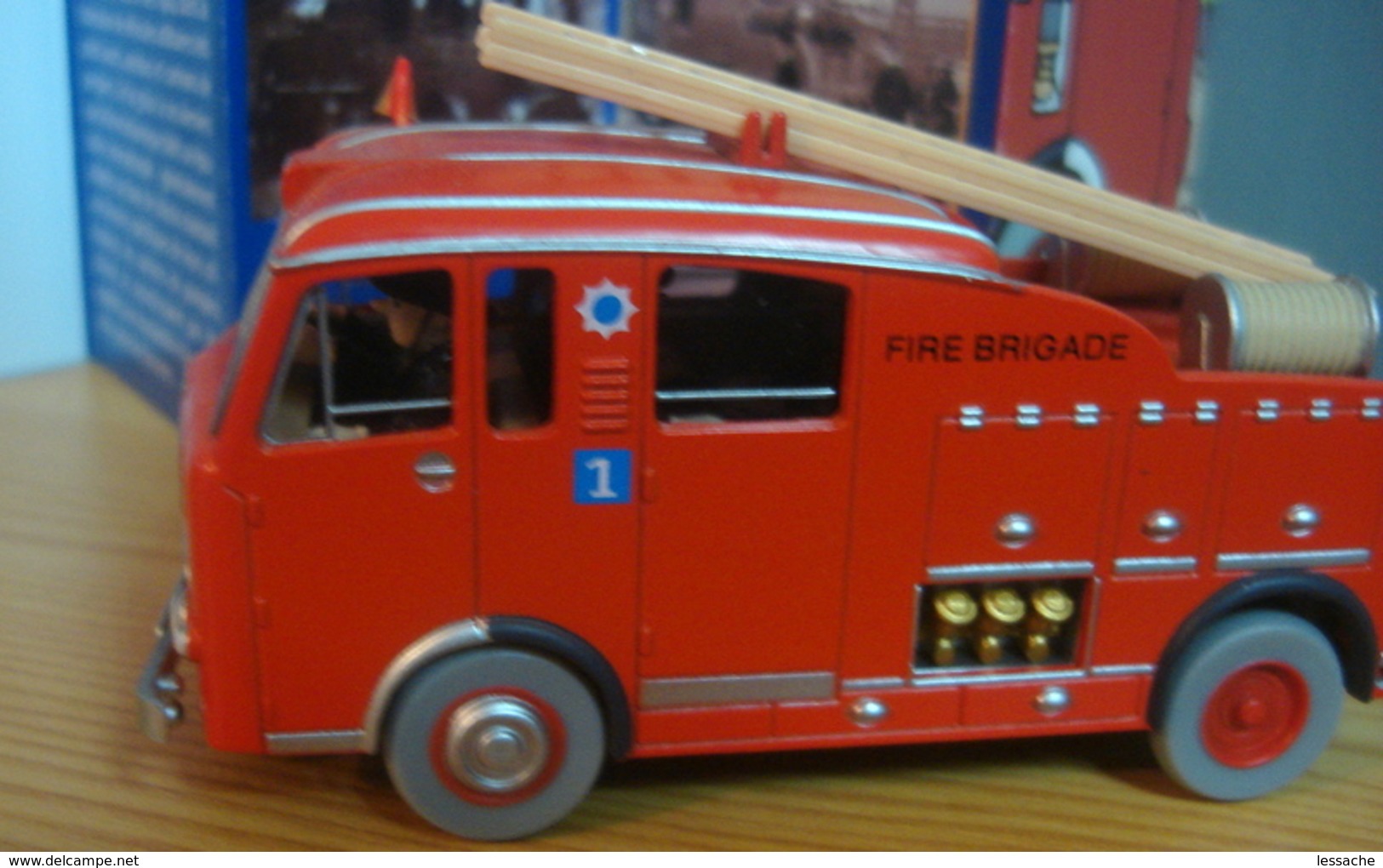 VOITURE LE CAMION DES POMPIERS DENNIS F 101 DE 1955, 1/43, Tintin et l'Ile Noire