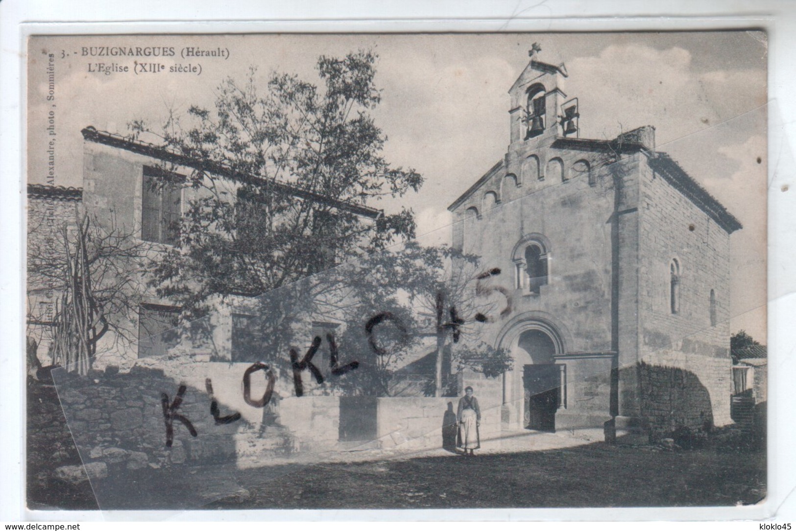 34 BUZIGNARGUES ( Hérault ) - L'Eglise  - Animé Femme Dans La Rue - Vue De Profil  - CPA  Cliché Alexandre   Généalogie - Autres & Non Classés