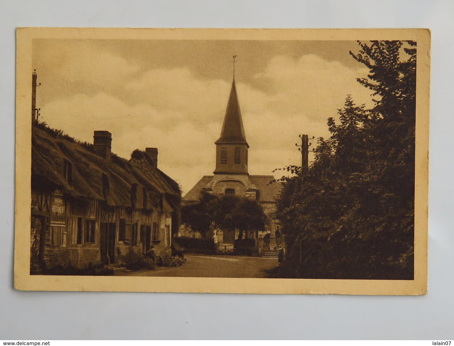 C.P.A. : 14 Eglise De TOURGEVILLE Et Vieille Maison Normande - Autres & Non Classés