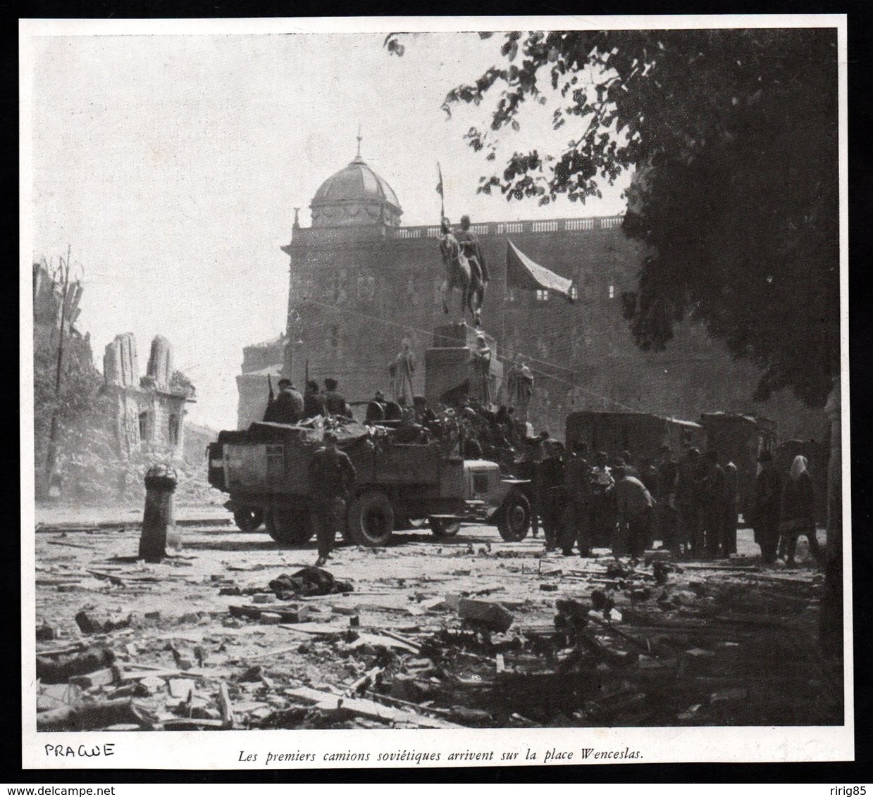 1946  --  PRAGUE  PREMIERS CAMIONS SOVIETIQUES PLACE WENCESLAS  3Q141 - Non Classés