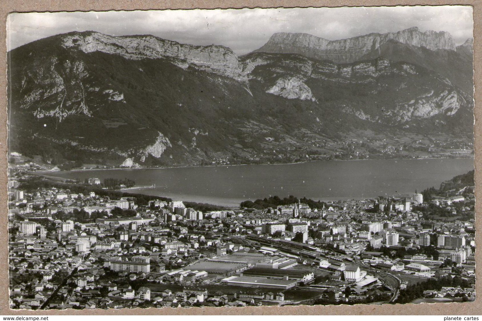 74 / ANNECY - Vue Aérienne : Quartier Usines NTN-SNR, Gare Et Lac (années 50) - Annecy