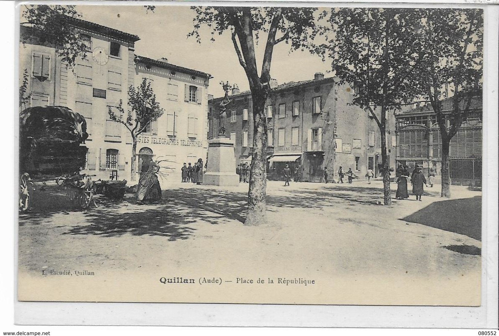 11 QUILLAN . Place De La République Animée , édit : L Escudié , Années 10 , état Extra - Autres & Non Classés