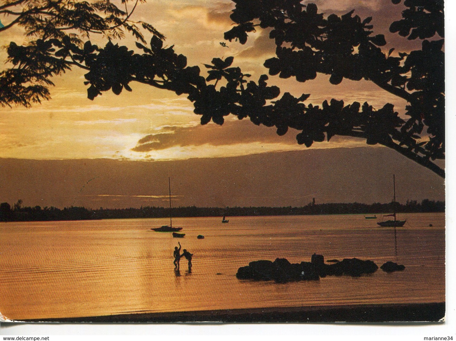 Ile Maurice-1969-73-coquillages Et Bateau Sur CP Ile Maurice, Coucher De Soleil Sur Grand Baie - Maurice (1968-...)