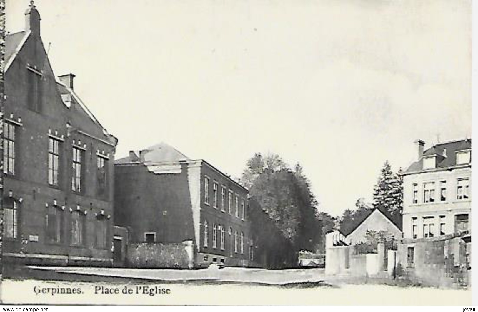 CPA / AK / PK  -  GERPINNES    Place De L'église - Gerpinnes