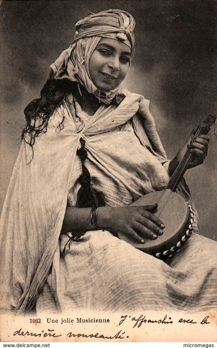 Algérie - Une Jolie Musicienne - Women