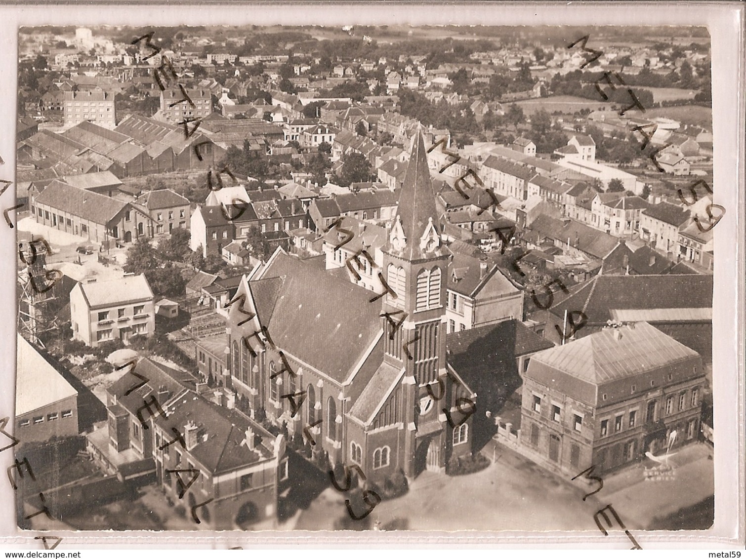 En Avion Au Dessus De Louvroil, église Et Mairie - Louvroil