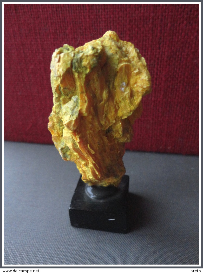 ORPIMENT  Sur Socle Bois - Minerals