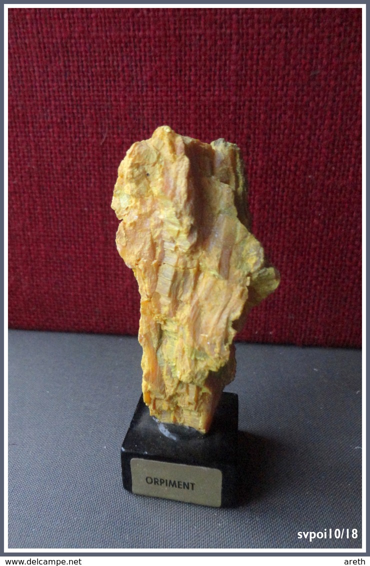 ORPIMENT  Sur Socle Bois - Minerals