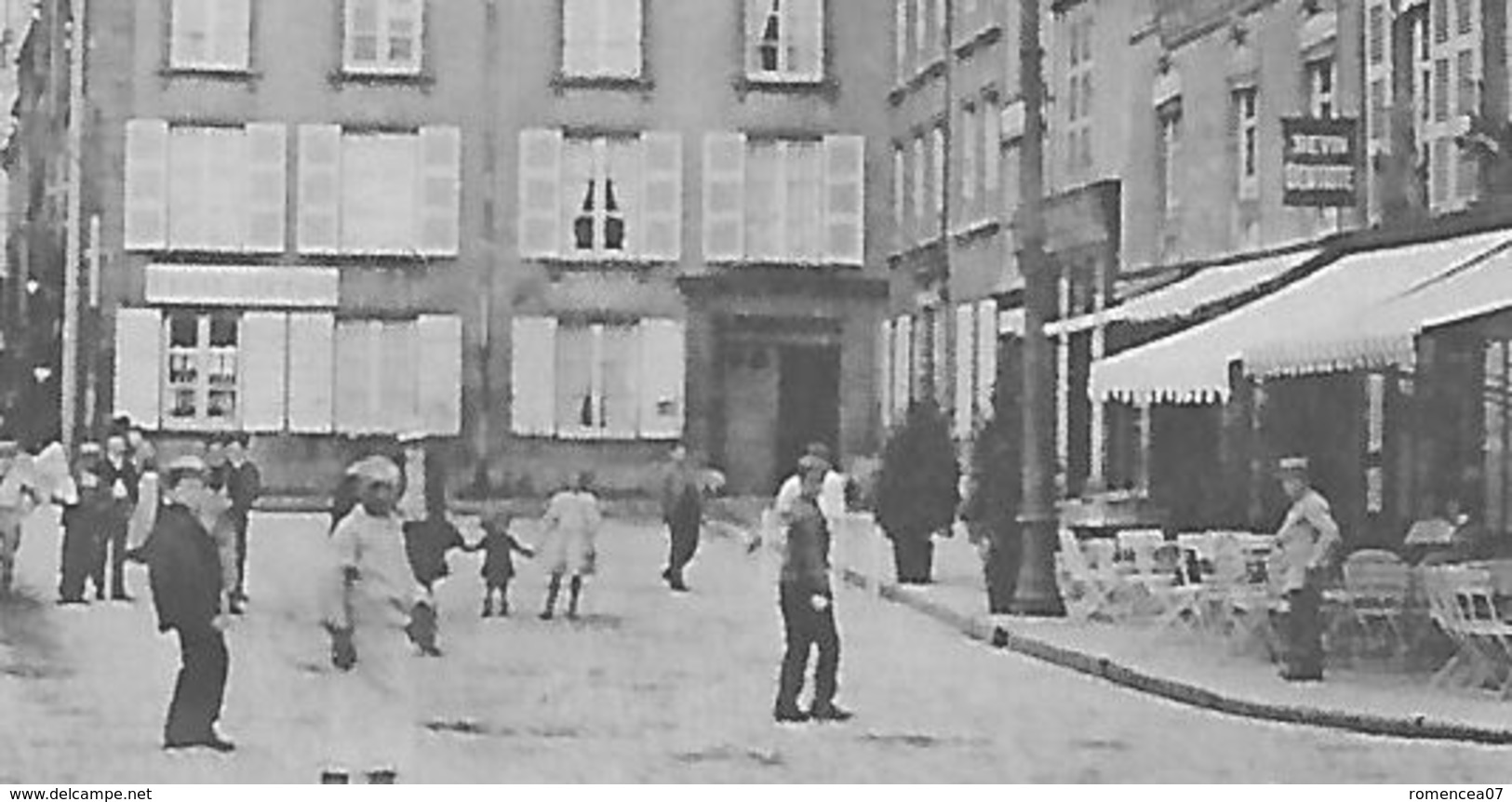 SEDAN (Ardennes) - PLACE Du RIVAGE - Animée - Voyagée Le 26 Juin 1910 - Sedan