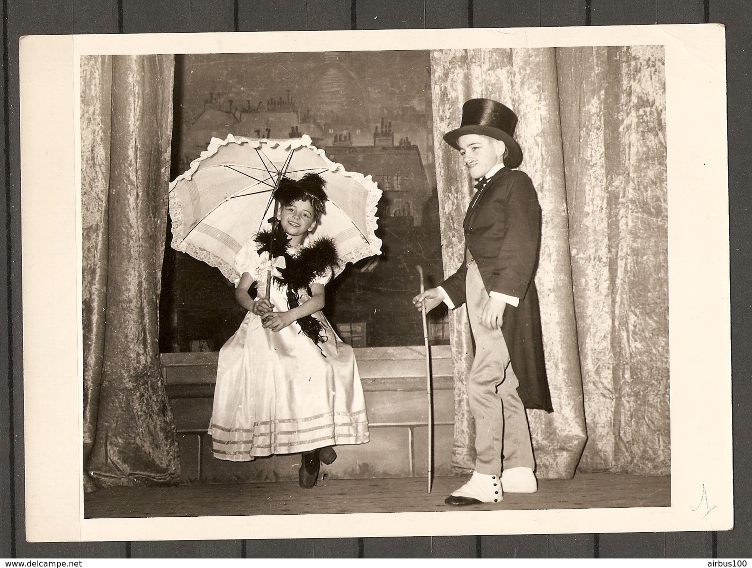 PHOTO ORIGINALE - PETIT GARCON PETITE FILLE DANCEUR - BELLE ÉPOQUE OMBRELLE - SMALL BOY SMALL GIRL - UMBRELLA - Persone Anonimi