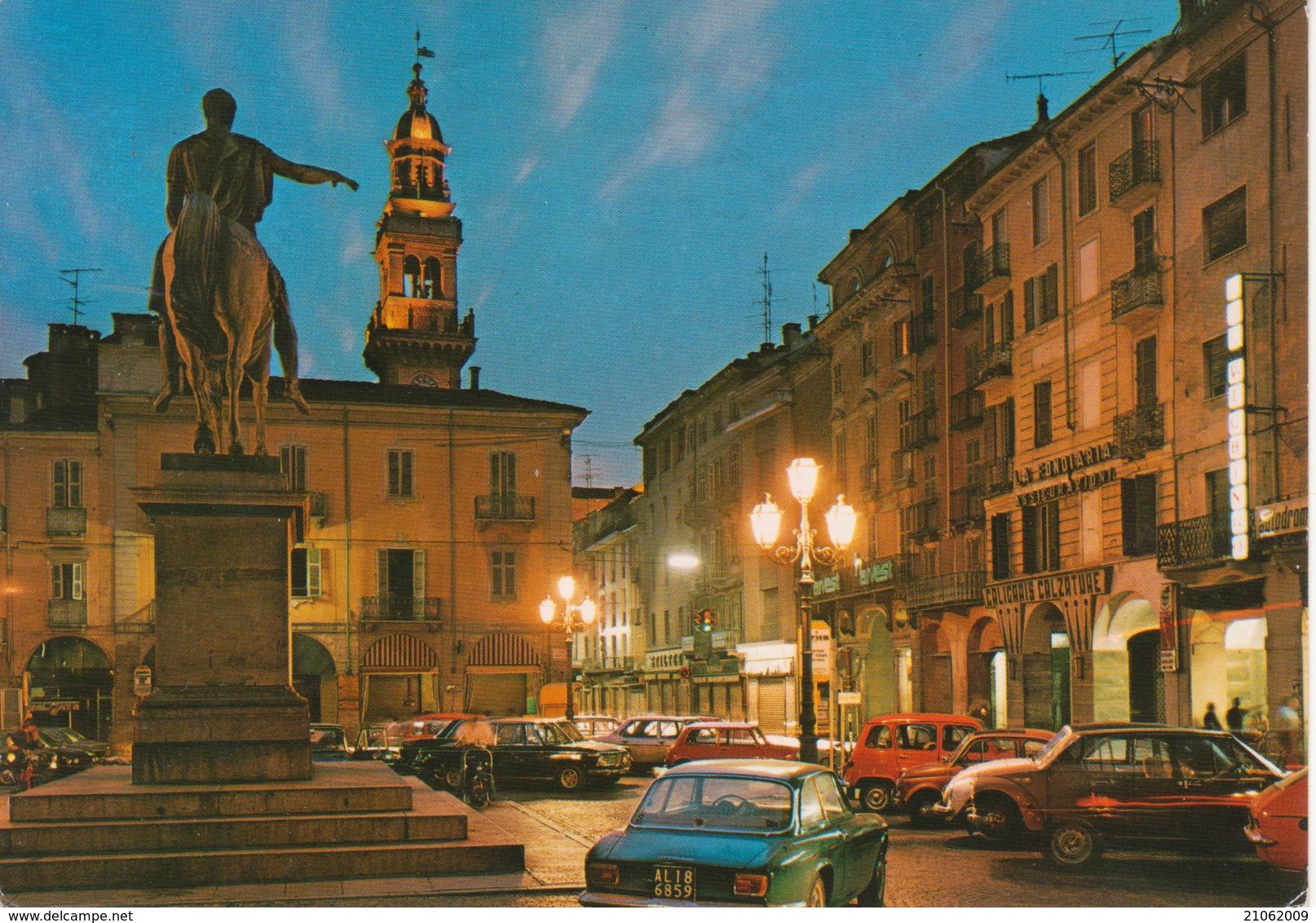 CASALE MONFERRATO Notturno Piazza Mazzini Con Auto D'epoca Car Voiture ALFA ROMEO GIULIA GT RENAULT 4 FIAT 500 - Altri & Non Classificati