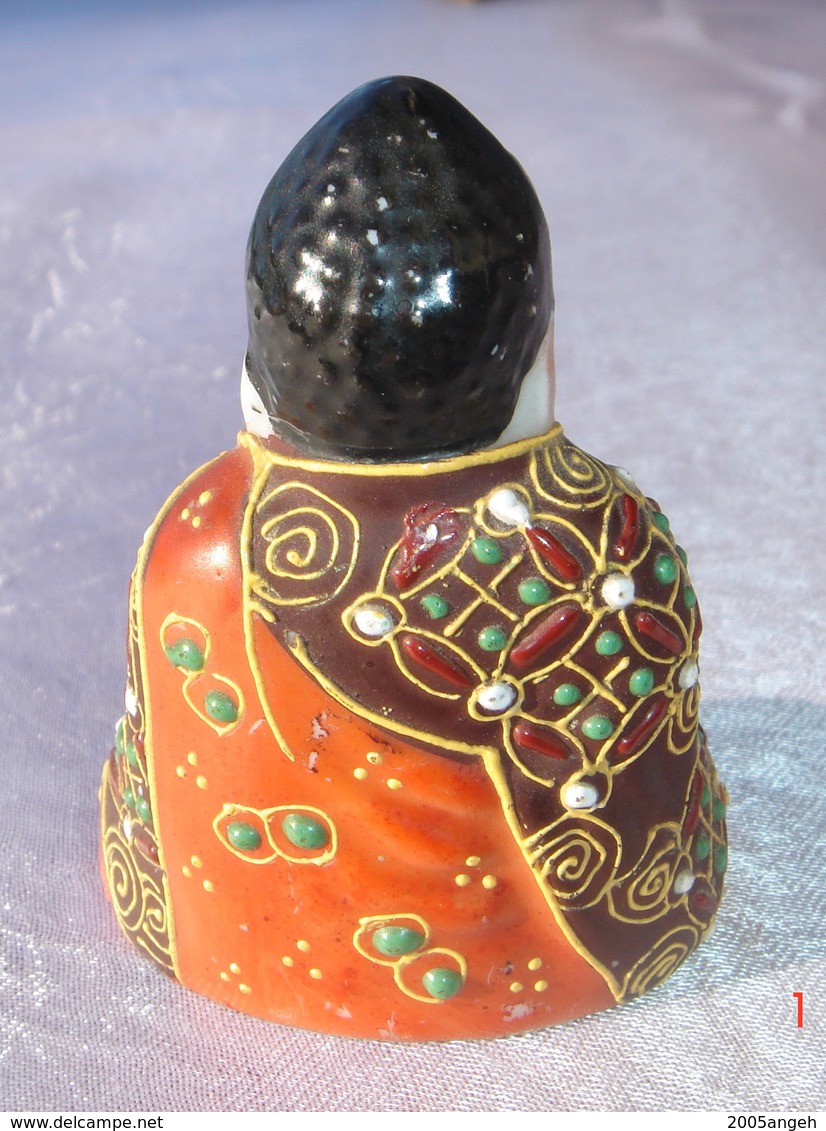 Petit Bouddha En Porcelaine , Peinture émaillée.Début XX Siècle - Hauteur 6,5 Cm - Poids 40 Grs - Bon état. - Autres & Non Classés