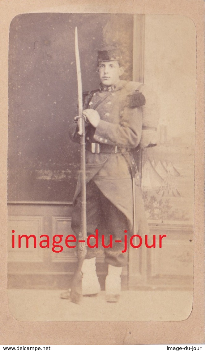 Photo CDV   Militaire Fusil Paquetage  31 Au Col  Photo Maignan Blois - Anciennes (Av. 1900)