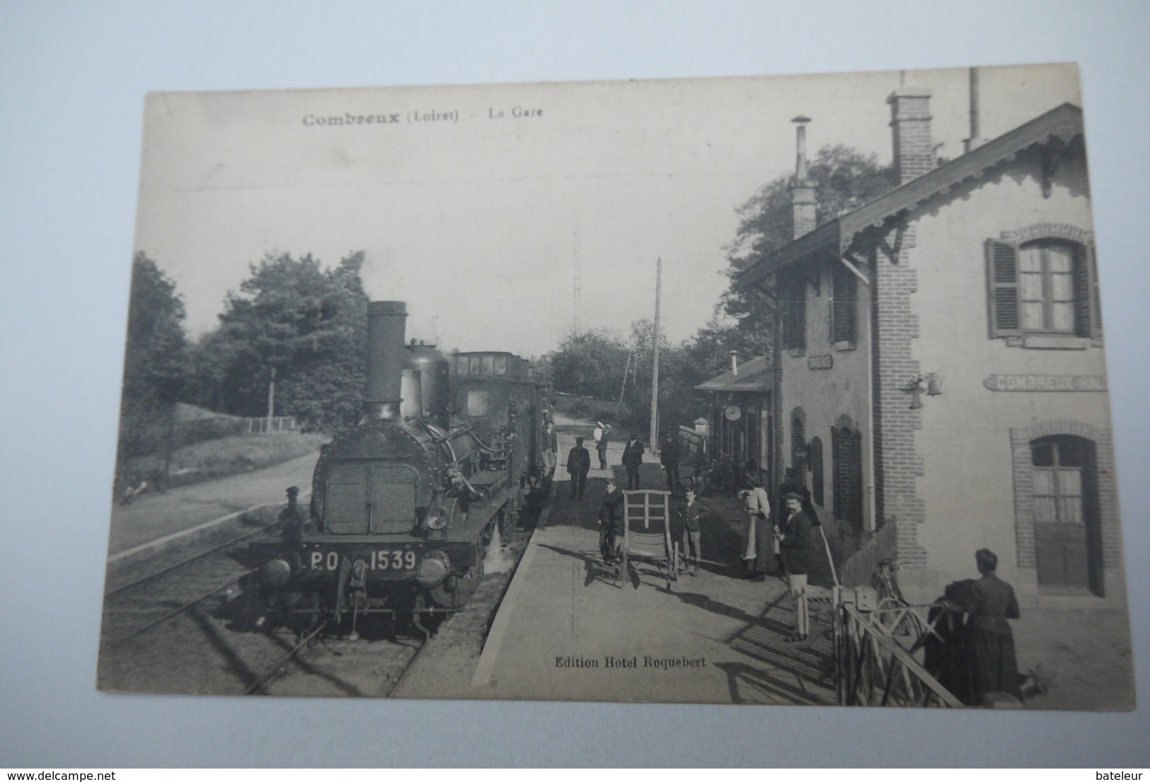 COMBREUX  LA  GARE  ARRVEE  DU  TRAIN  GROS  PLAN - Autres & Non Classés