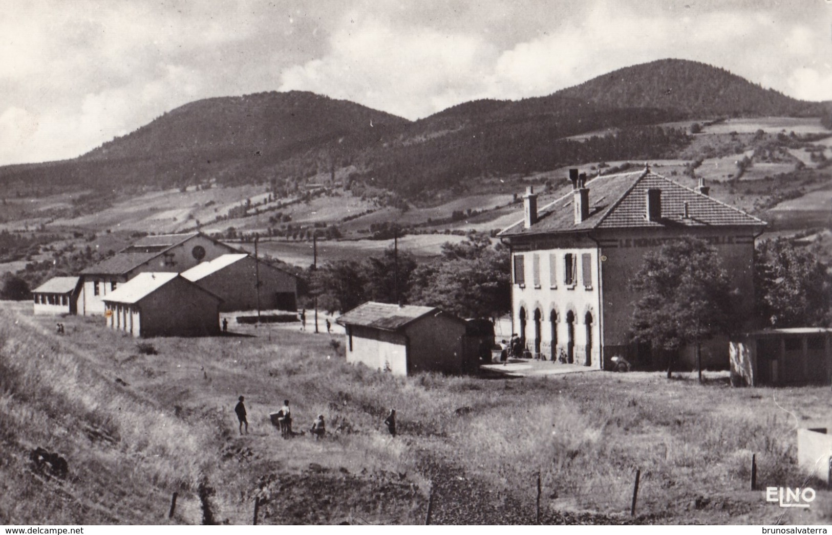 LE MONASTIER SUR GAZEILLE - Plateau De La Gare Et Les Monts Breysse - Bâtiments De La S.N.C.F. - Autres & Non Classés