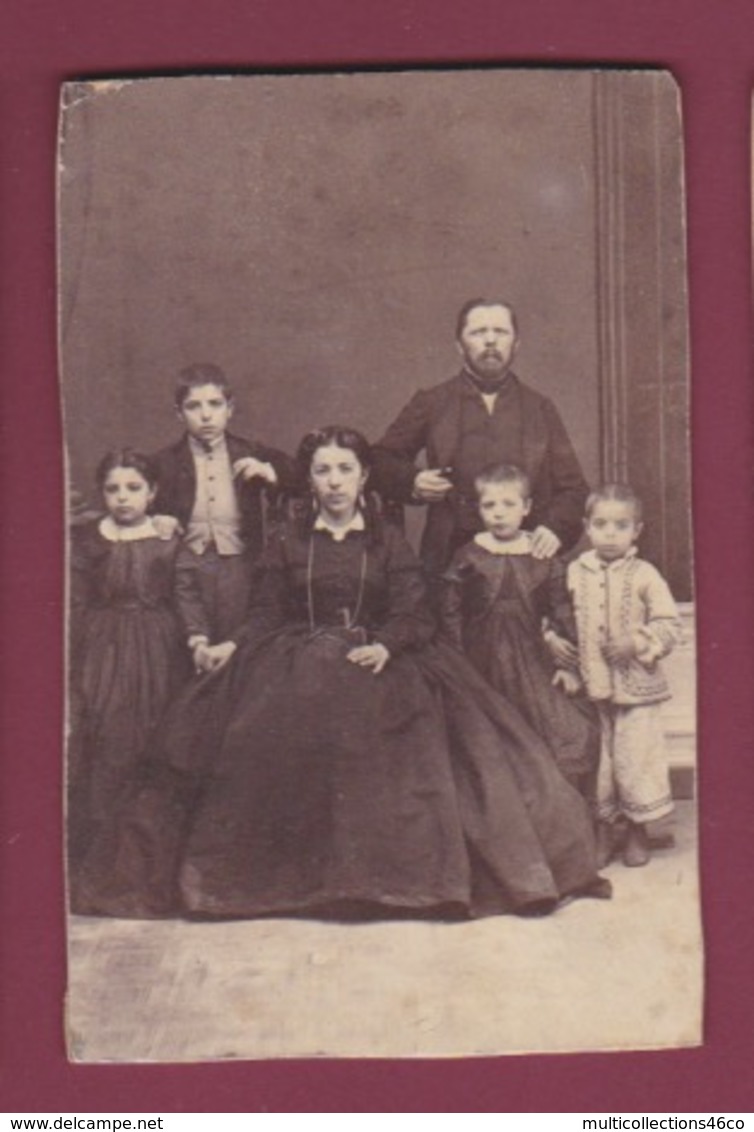 171218A - PHOTO ANCIENNE - Famille Couple Et Quatre Enfants - Anciennes (Av. 1900)